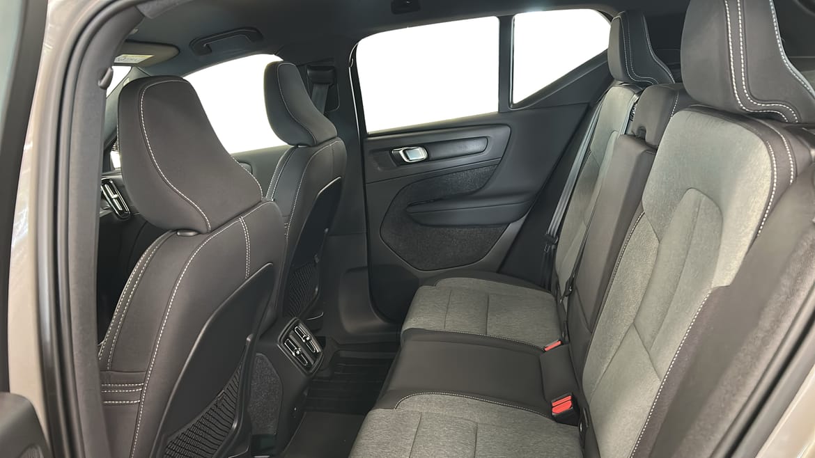 Volvo XC40 T2 FWD Momentum Advanced 2022, photo 7/10