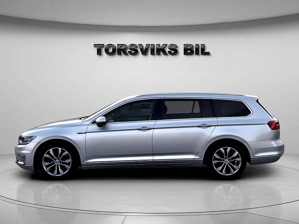 Volkswagen Passat Variant GTE 1.4 TSI ACT Nybesiktigad Kamrem bytt - miniatyr 3