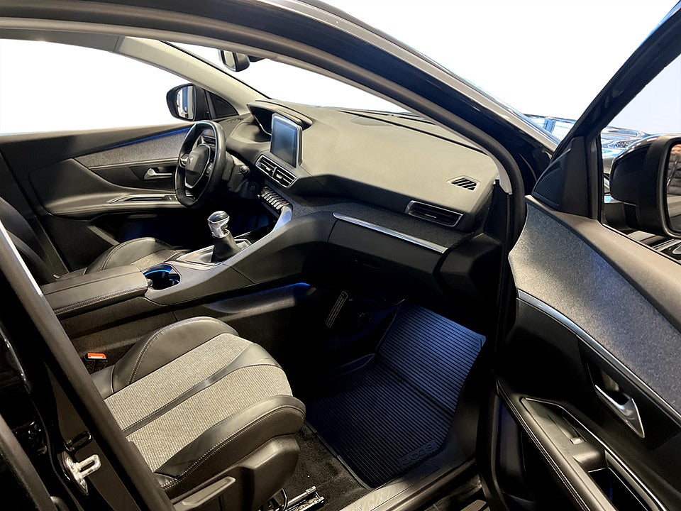 Bild på Peugeot 3008 Allure 1.2 PT 130hk - DRAG, BACKSENSORER
