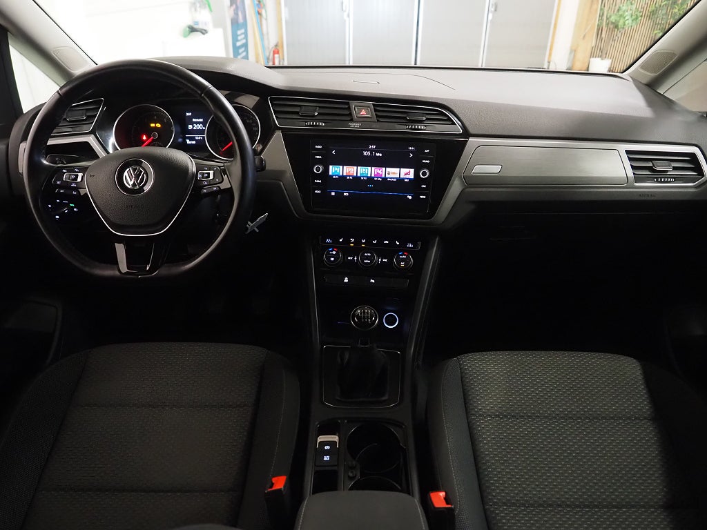 Volkswagen Touran 7-sits 1.2 TSI 110hk Kamera Drag Carplay 2018