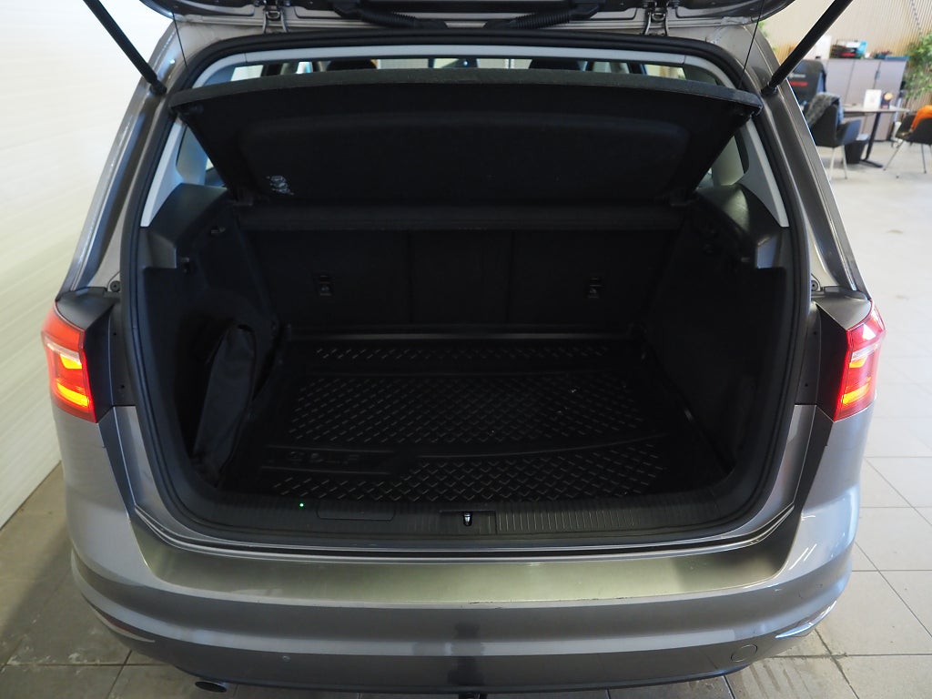 Volkswagen Golf Sportsvan 1.2 TSI 110hk Drag Kamera Låga mil! 2016