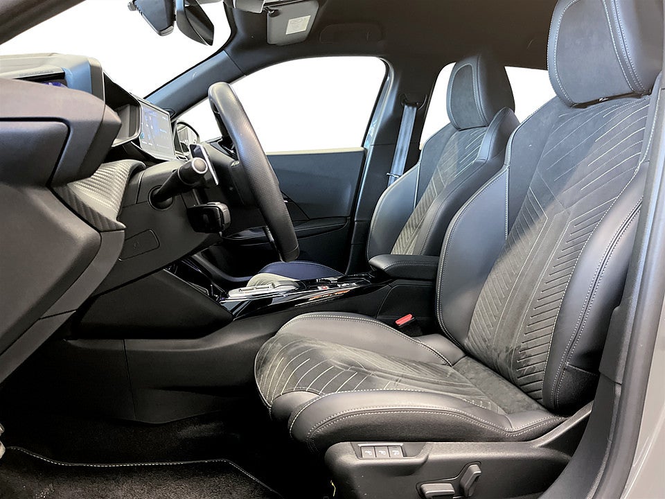 Bild på Peugeot 2008 GT 1.2 PT 130hk Aut B-KAMERA ELSTOL