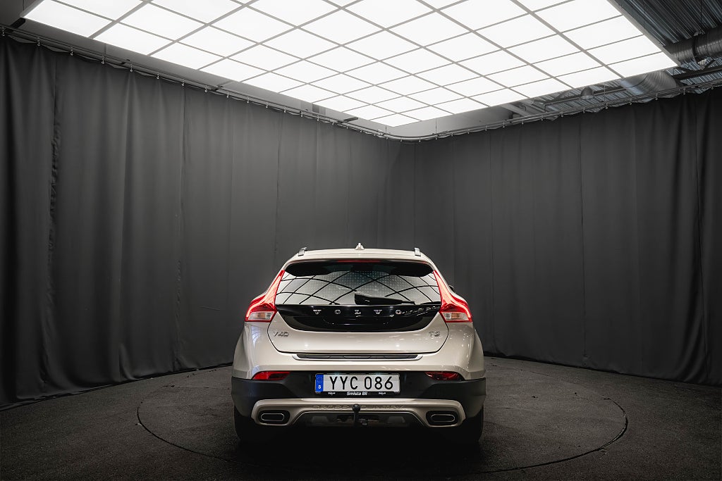 Volvo V40 Cross Country T3 PRO MAX-UTR PANO LÄDER KAMERA DRAG H/K BLIS