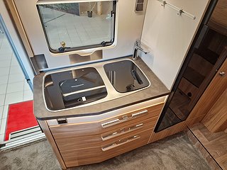 Husbil-integrerad Hymer Exsis-I 580 21 av 31
