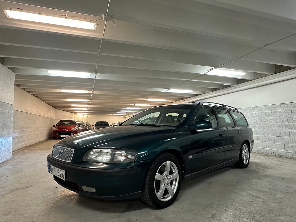Volvo V70 2.4 T Ny servad. Nybesiktigad. 6 månaders garanti 