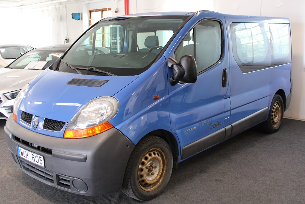Renault Trafic 2.9t 2.5 dCi/1-Brukare/ 8-sits /135hk