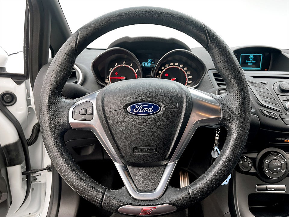 Bild på Ford Fiesta ST 3D 182hk FARTHÅLLARE BLUETOOTH