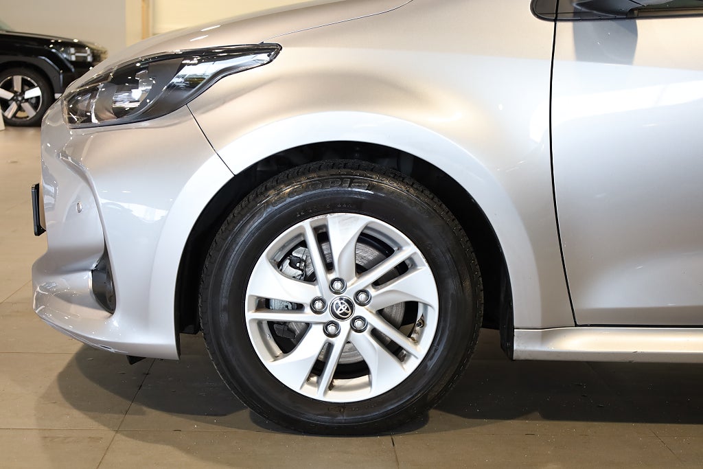 Toyota Yaris Hybrid Active Aut 5D Kamera PDC Blåtand 2023