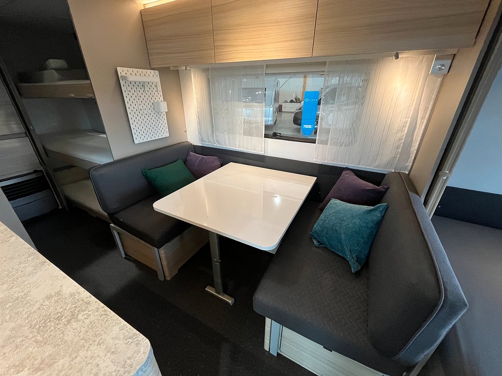 Adria Altea 552 PK / Barnkammare / 7 bäddar / EL-Patron - Adria