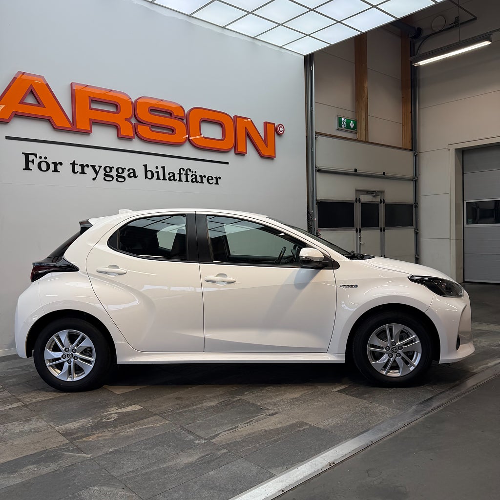 Toyota Yaris Hybrid CVT Active MOMS Värmare Backkamera