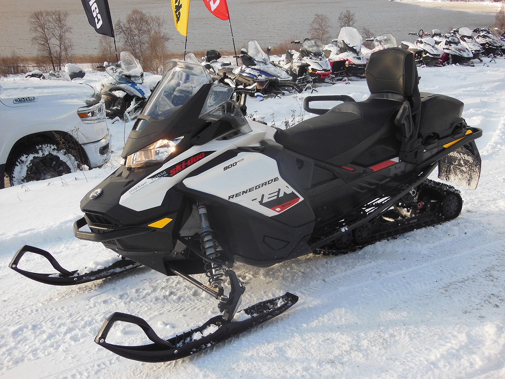 Ski-Doo Renegade 900 Ace 