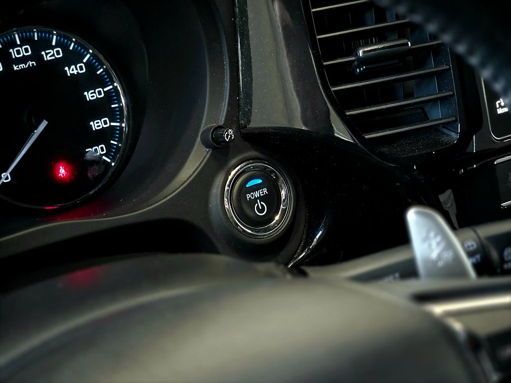 Mitsubishi Outlander PHEV Business / AWD / 360-kamera /  Rattvärme / Skinn