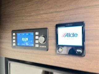 Husbil-halvintegrerad Adria MATRIX SUPREME 670 SL 29 av 32