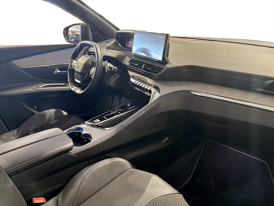 Bild på Peugeot 5008 GT 1.2 PT 130hk Aut 7-SITS B-KAMERA CARPLAY