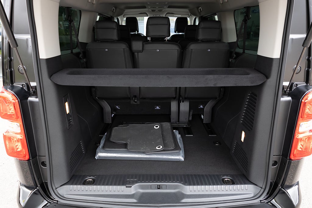 Peugeot Traveller 2.2 BlueHDi 180hk Allure 8-Sits Läder Adaptiv Farthåll