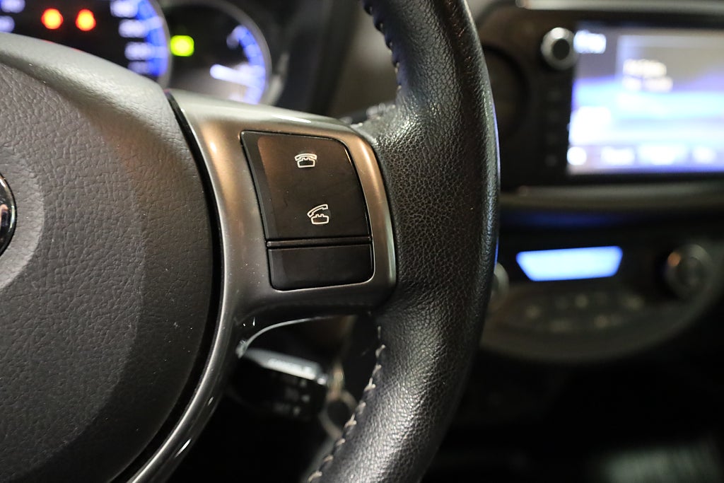 Toyota Yaris Hybrid e-CVT Active Navi Kamera Blåtand M-Värme 2015