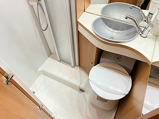 Husbil-halvintegrerad LMC LIBERTY 654 G TI 19 av 26