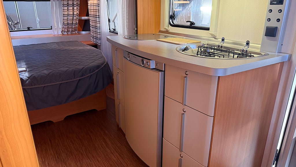 Fendt Saphir 540 TF Markis med väggar Besiktigad välvårdad Queenbed