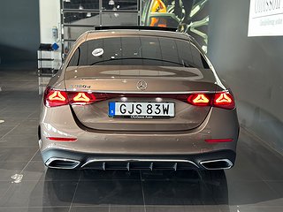 Sedan Mercedes-Benz E 4 av 16