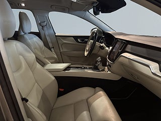 Volvo V60 D3 Aut Inscription Pano VoC Skinn Dvärm Kamera S/V-hjul – bild 10