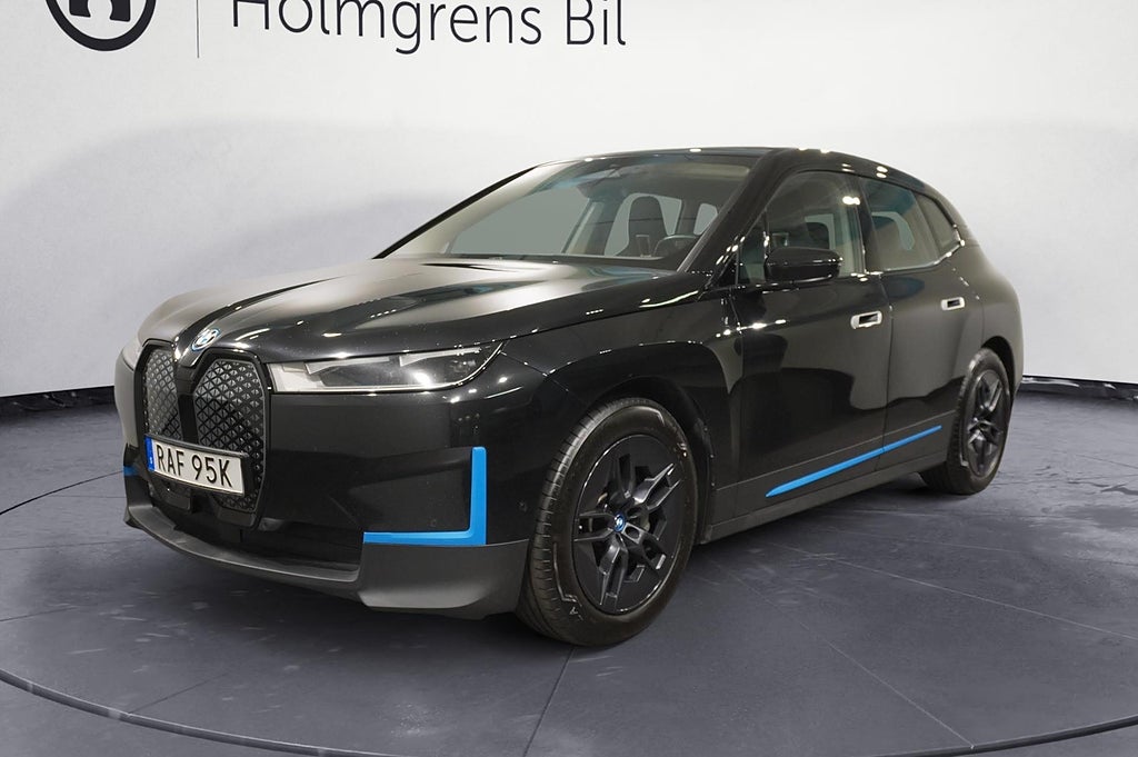 BMW iX xDrive50 3,95% Navi Backkamera Driving Assistant Helljusass |