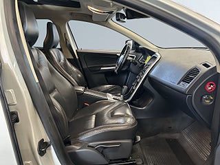 Volvo XC60 D3 Summum SoV-hjul/Panorama/Dvärmare/Dragkrok/Skinn – bild 10