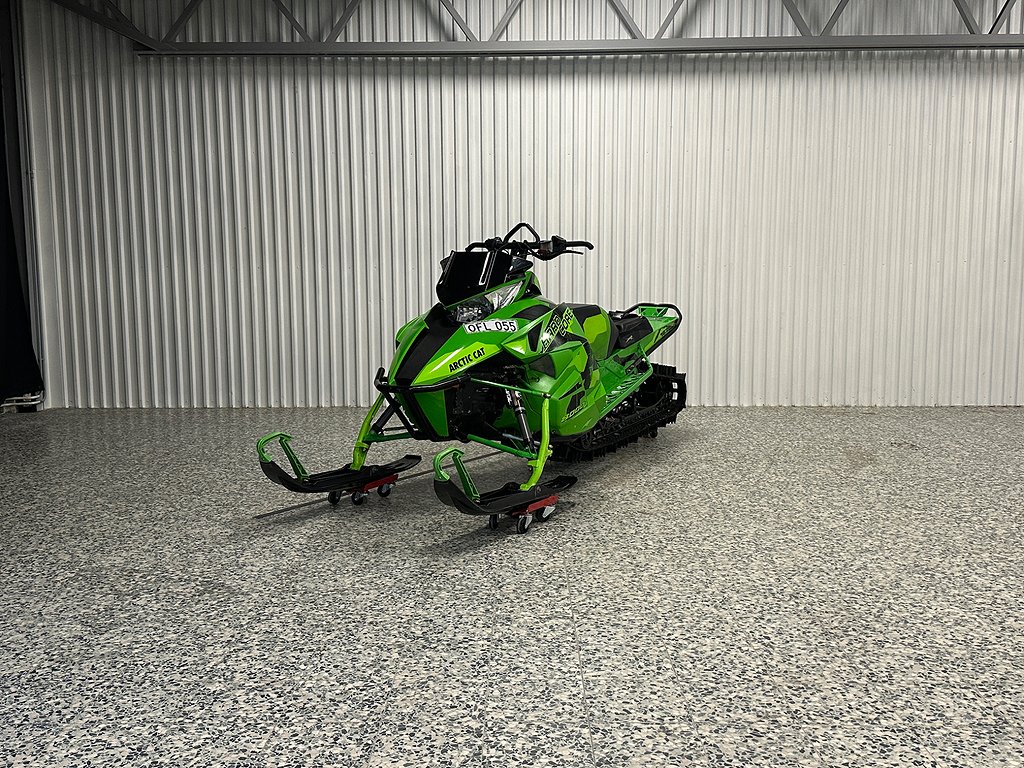 Arctic Cat M8000 Hardcore 162"