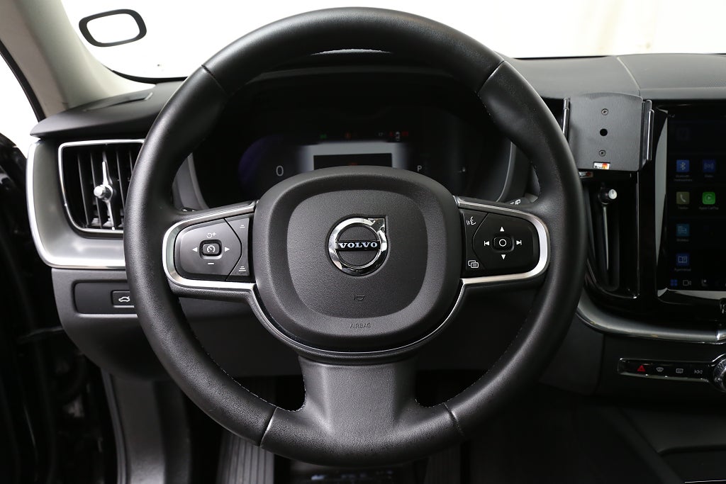 Volvo XC60 Recharge T6 350hk Momentum AWD Panorama Kamera Leasbar 2023