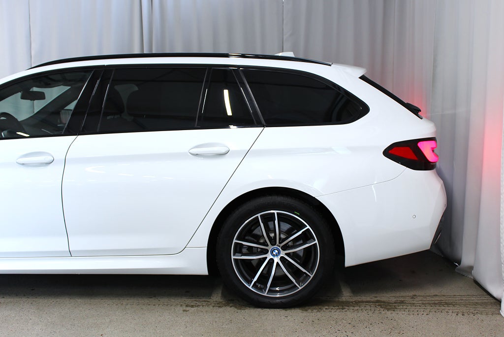 BMW 530e xDrive 292HK, M Sport, Cognac, Drag, Kamera, S&V-hjul
