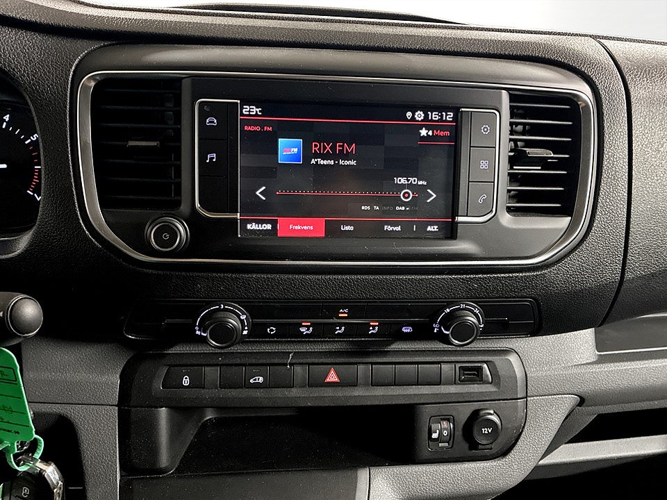 Bild på Citroën Jumpy New Business 1.5 BHDi 120hk L2 CARPLAY P-SENSORER BAK 