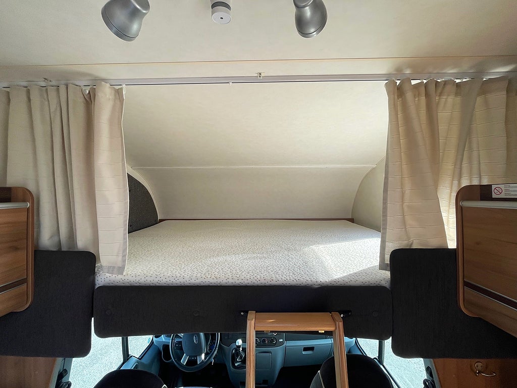 Bürstner Nexxo Family A645 våningssäng 6 åkande 3500 kg