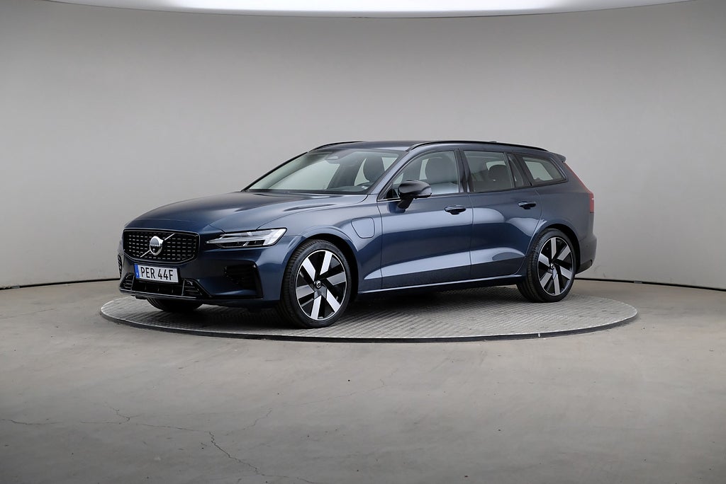 Volvo V60 Recharge T6 AWD Ultimate Dark Läder H/K Pano