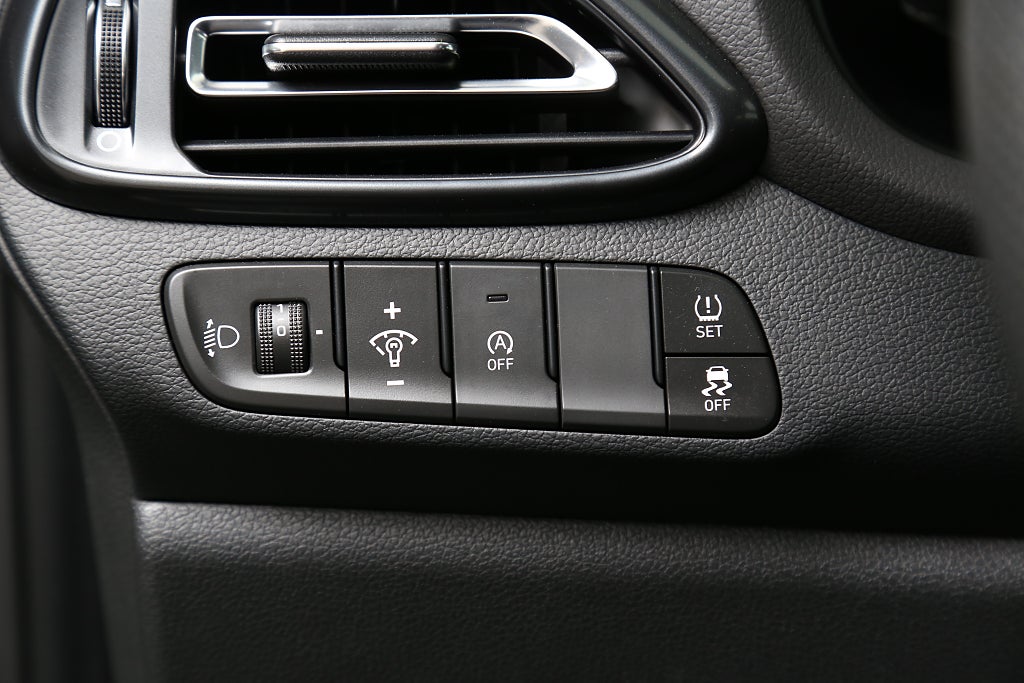 Hyundai i30 N-Line MHEV Kombi Automat Kamera Navi Carplay fd. demo 2025