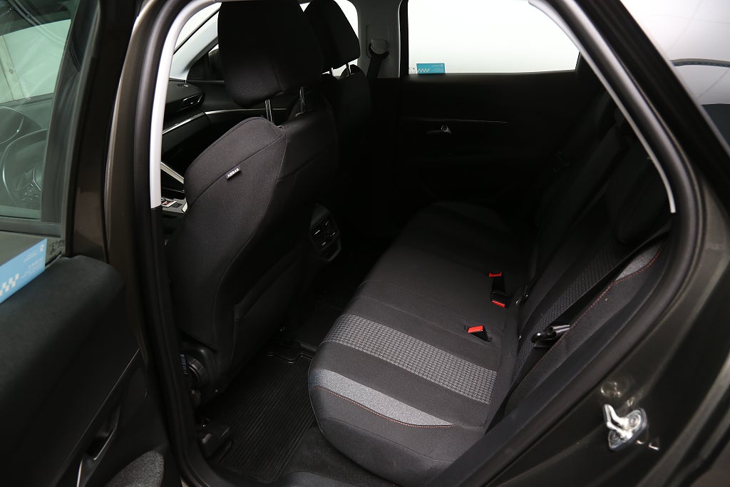 Peugeot 3008 1,2 PureTech 130 EAT Active P-sensorer Dragkrok 2017