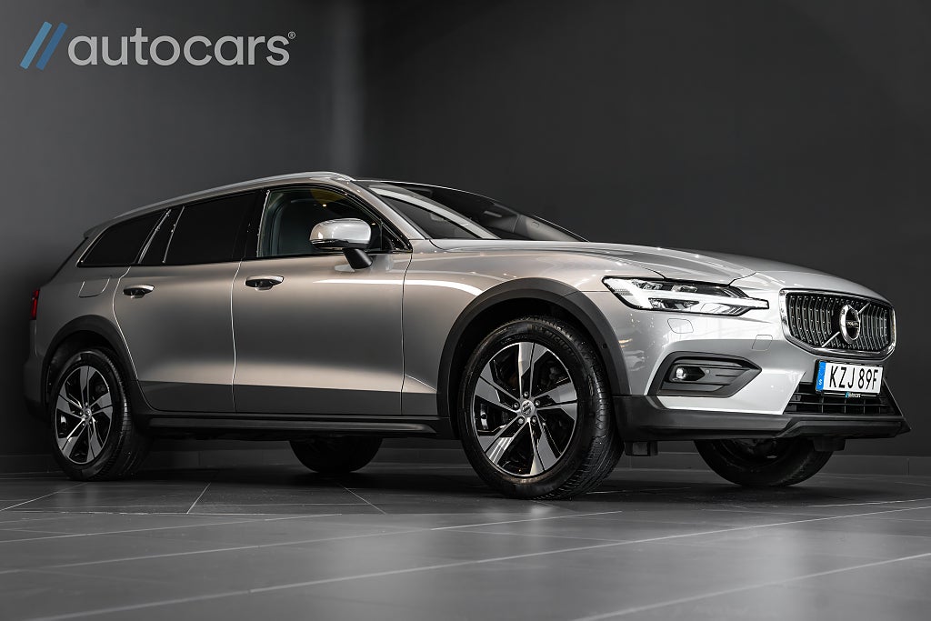 Volvo V60 Cross Country B4 AWD Läder|Navigator|H&K|Drag|Keyless|Voc|Backkamera