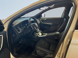 Volvo XC60 D4 AWD Classic Momentum Drag Pvärme Rattvärme S&V-däck – bild 7