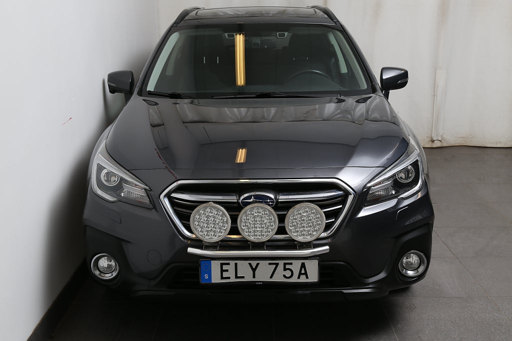 Subaru Outback 2,5i 175hk Summit AWD Taklucka H/K Skinn Extraljus Drag 2019