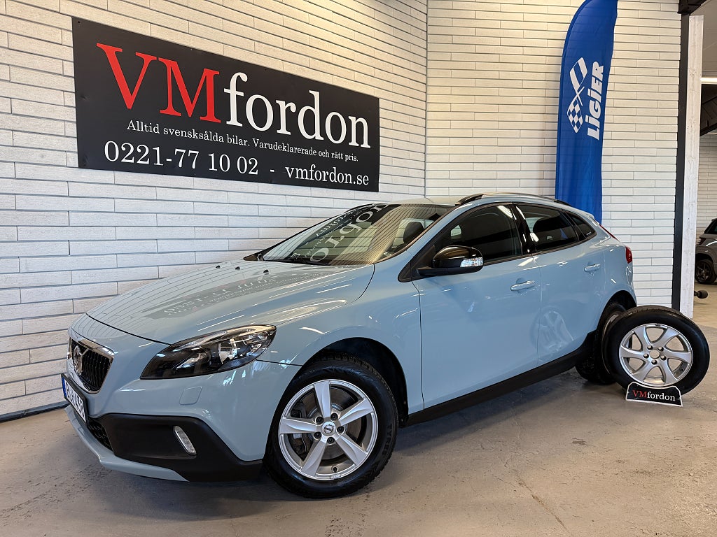 Volvo V40 Cross Country D2 Kinetic *NYSERVAD-VINTERHJUL-DRAGKROK*