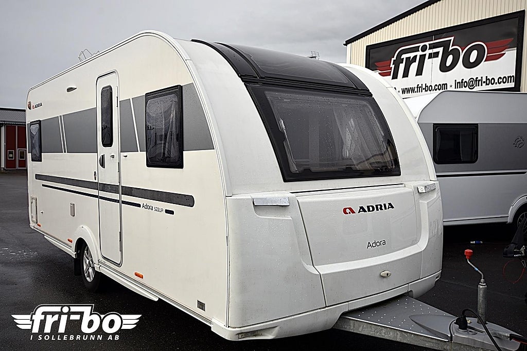 Adria 522 UP Adora, Dubbelbädd