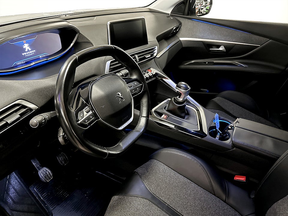 Bild på Peugeot 3008 Allure 1.2 PT PDC-SENSORER CARPLAY 130hk