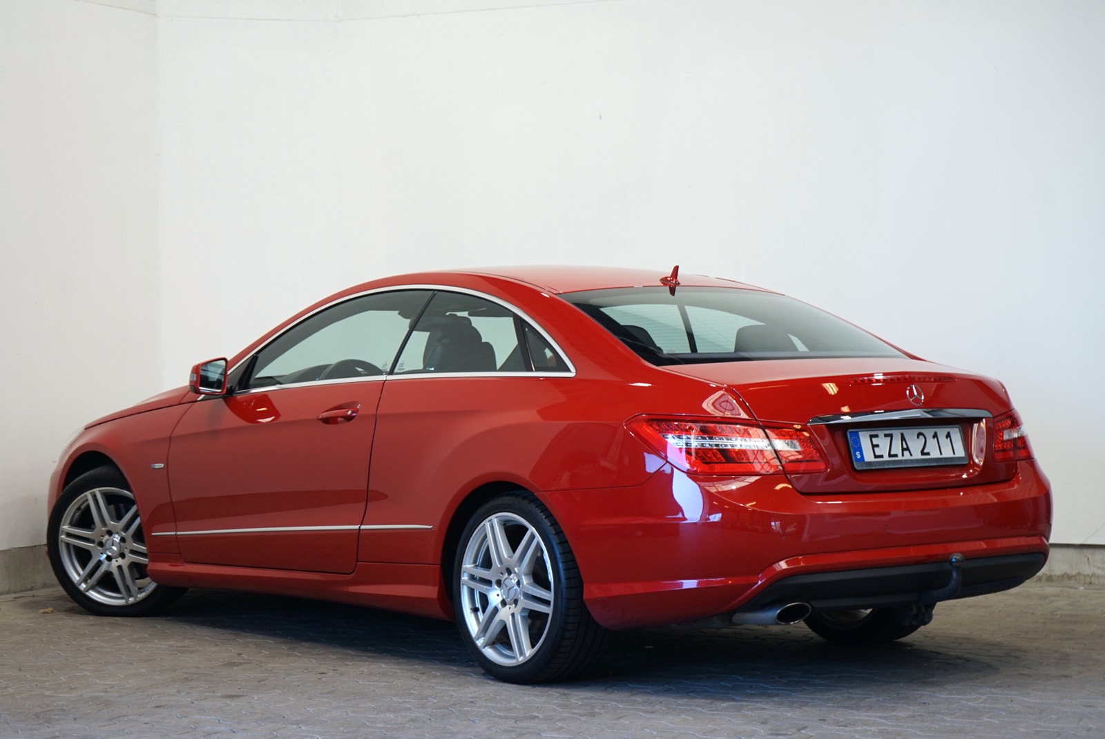 Mercedes-Benz E 250 Coupé AMG Sport Automat 204hk 2011 - miniatyr 3