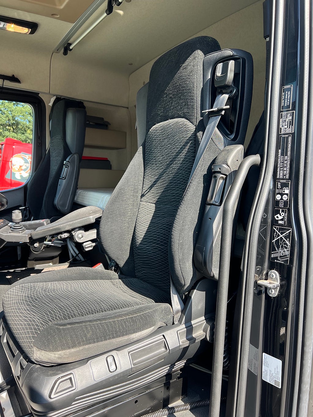 Mercedes-Benz Arocs 3251 Tridem Lastväxlare, Fullt Plogutrustad