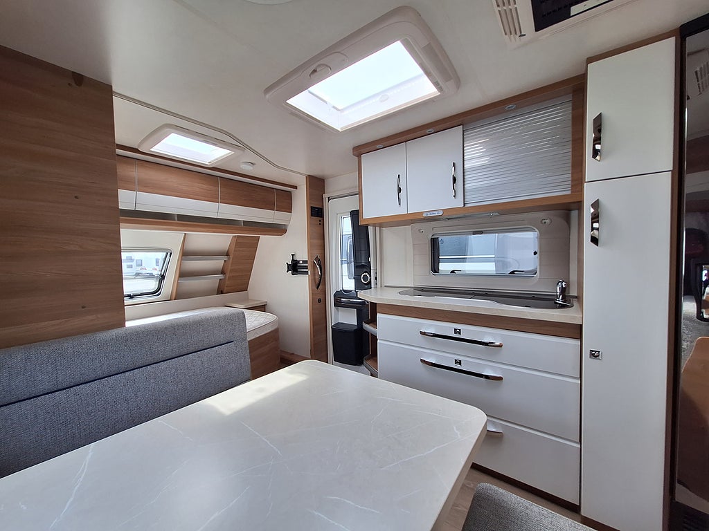 Hobby De Luxe 545 KMF Barnkammare, AC, Mover, Nytt Tält