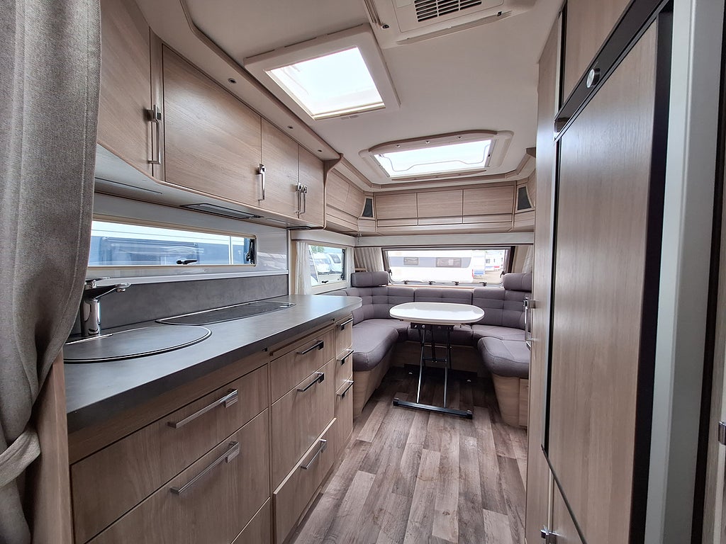 Kabe Smaragd 520 XL Dubbelbädd, AC, Boxmarkis, Nytt Tält