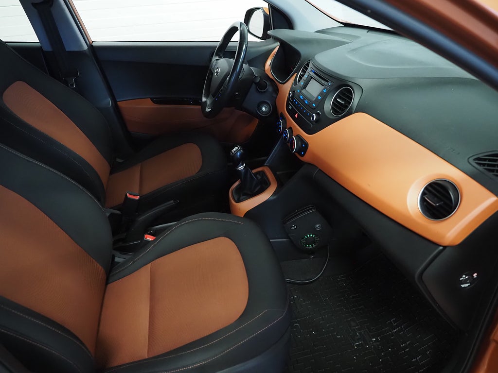Hyundai i10 1.0 ComfortPlus 67hk Motorvärmare P-Sensorer Rattvärme 2014