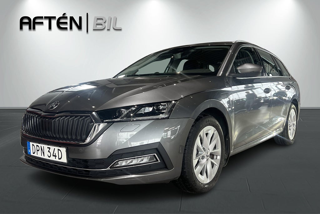 Skoda Octavia Combi Plug-in Style 204hk |Drag, Värmare, Carplay, Moms