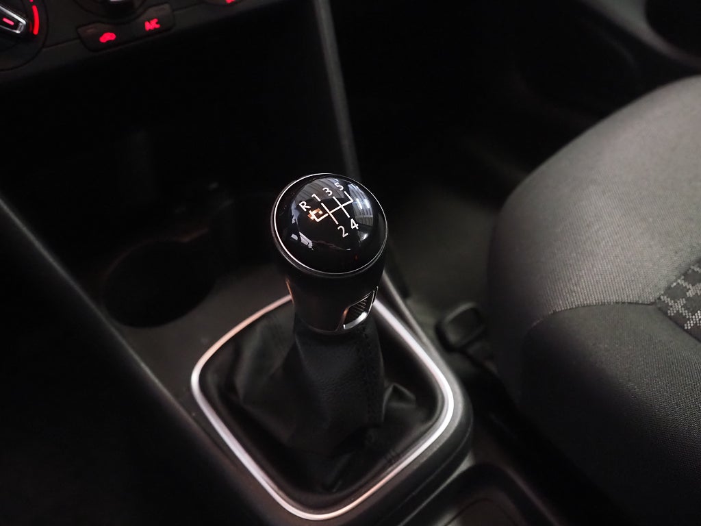 Volkswagen Polo 1.2 TSI 90hk Motorvärmare Låga mil! 2017