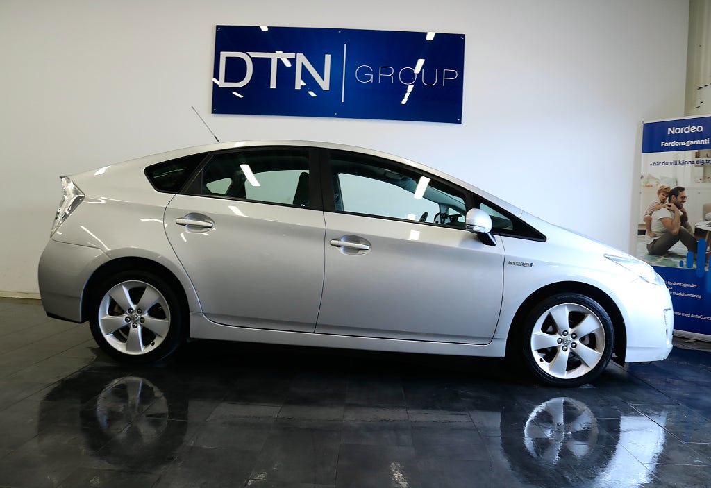 Toyota Prius HybridAUTO/KAMKEDJA/VÄLUTRUSTAD/FULLSERVAD