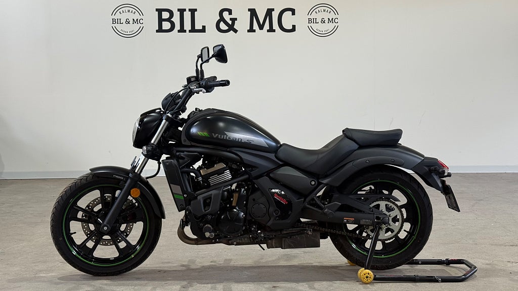 Kawasaki Vulcan S låga mil ny skick 0kr insats 
