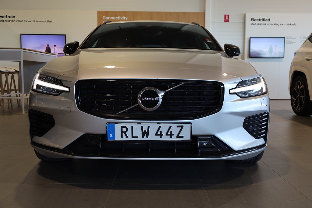 Volvo V60 Recharge T6 AWD 340hk R-Design |Navi|Kamera|Voc| 2022